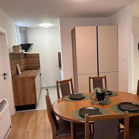 Lovro Apartman